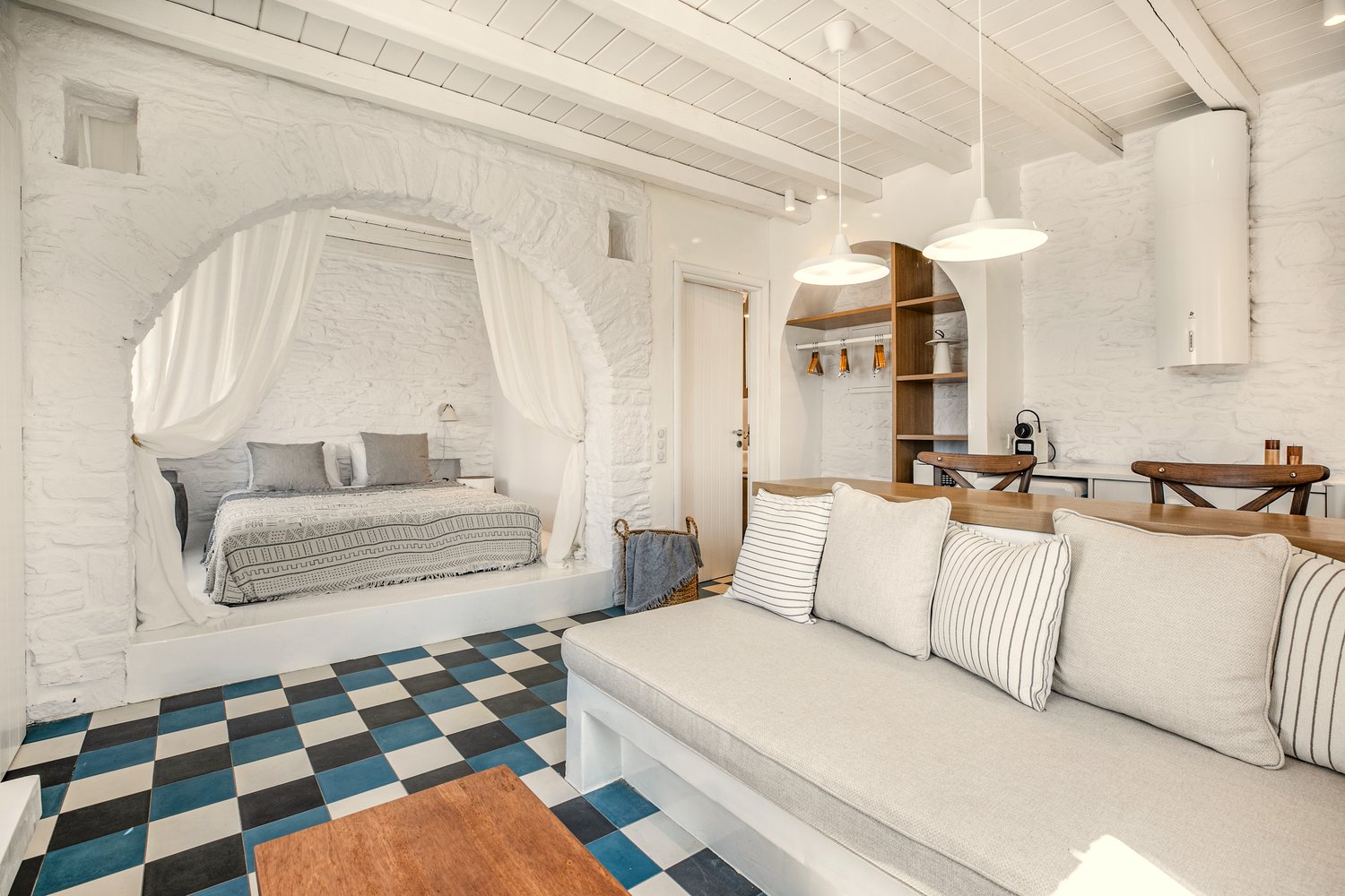 The arched alcove bed inside Verros Hut